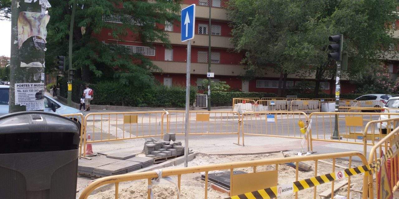 La AV Parque de Comillas, indignada por las obras del carril bici en Opañel (Carabanchel)