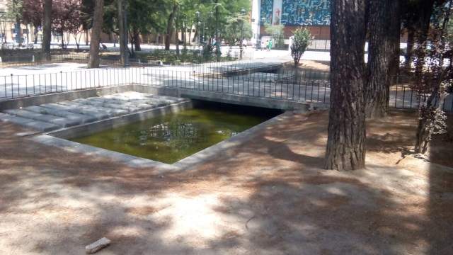 Plantación vecinal en San Cristóbal de los Ángeles para reclamar la recuperación de su plaza principal