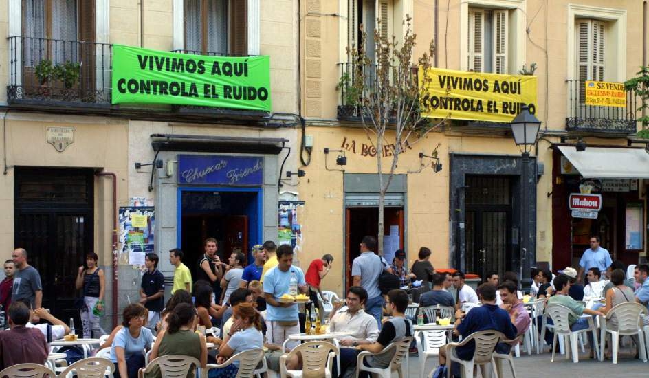 Los vecinos de Centro piden la retirada de la propuesta municipal de regulación de la música callejera