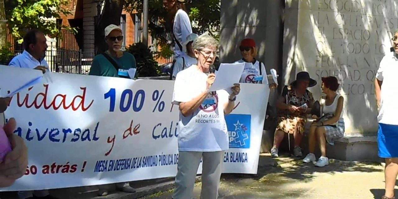 La 58ª Marea Blanca desafía la canícula y protesta de nuevo ante el Ministerio de Sanidad
