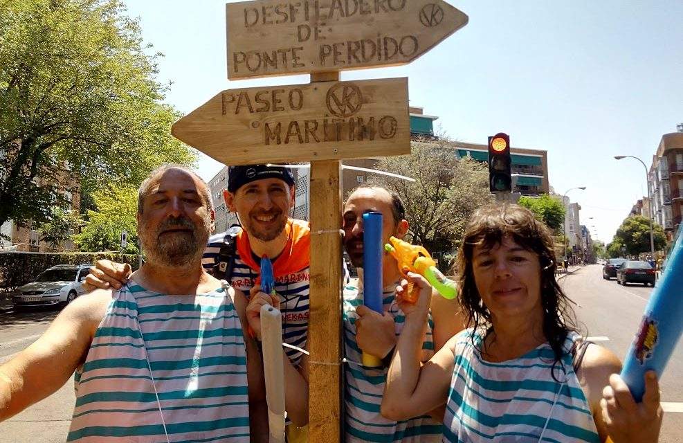 Batalla Naval: multitudinario chapuzón por las personas refugiadas en Vallecas
