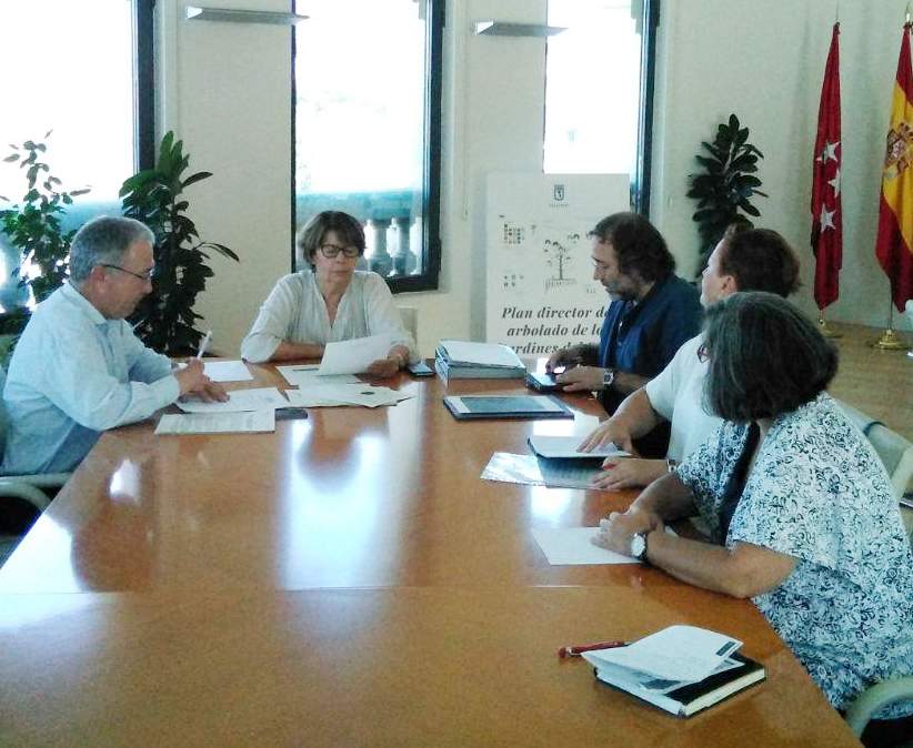 El Ayuntamiento de Madrid paraliza hasta septiembre la implantación del nuevo sistema de recogida de basura en los PAU