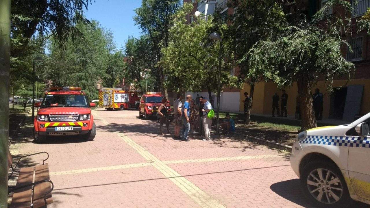 Alarma en el número 54 de la avenida de Santa Eugenia por las grietas provocadas por unas obras “ilegales”