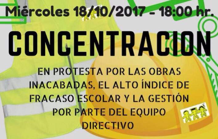 Protesta frente a la Consejería de Educación contra el abandono del instituto Juan Ramón Jiménez