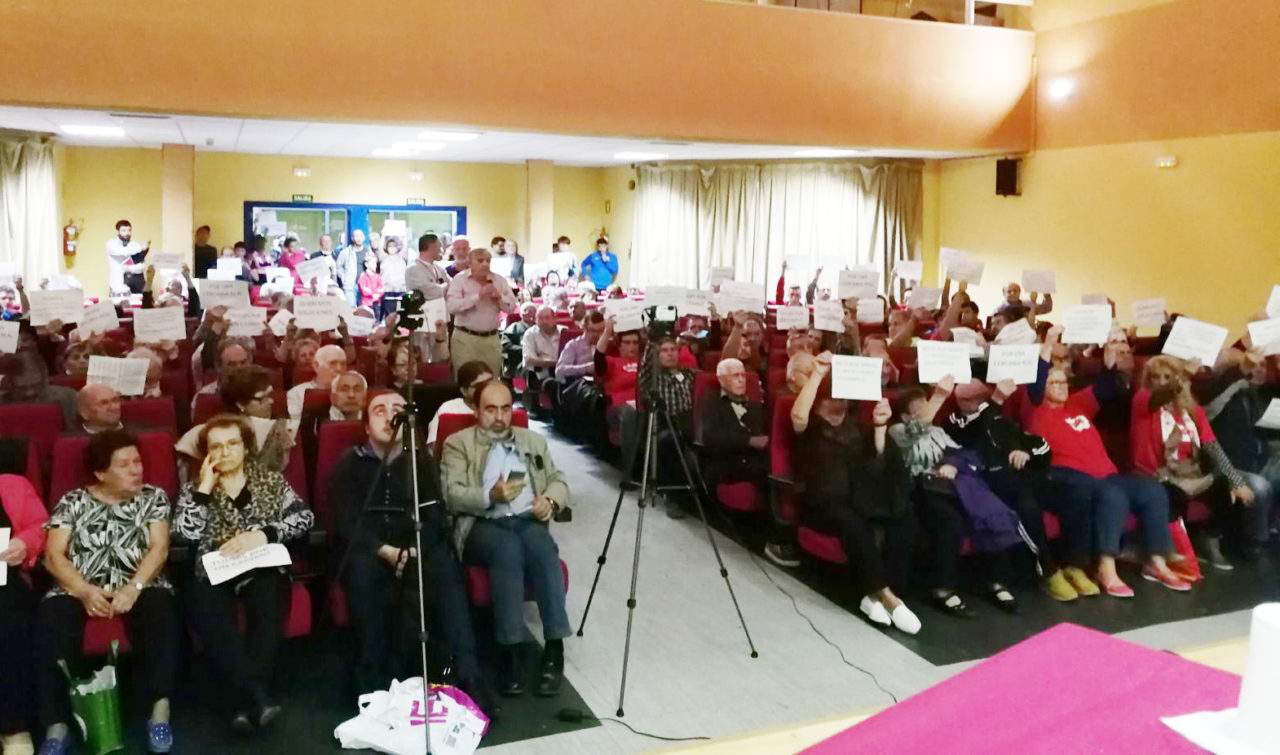 Orcasitas protesta por la inacción de la concejala de Usera ante los problemas del barrio
