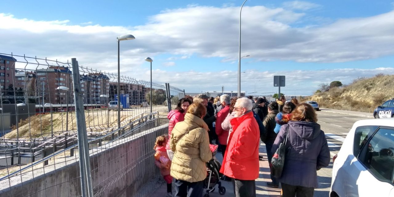 200 vecinos de Montecarmelo reclaman la apertura de la estación de tren Mirasierra-Paco de Lucía