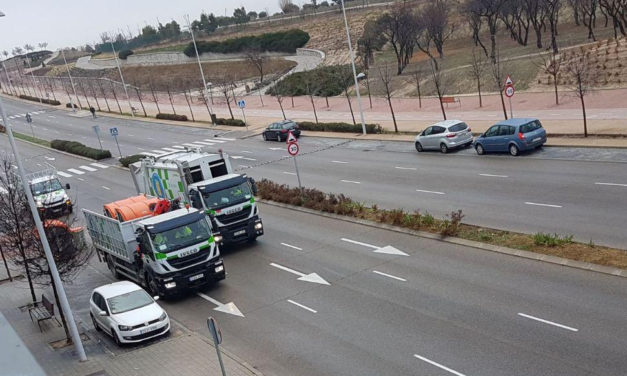 Los contenedores de basura de carga lateral llegan a Valdebebas Oeste con la oposición del vecindario