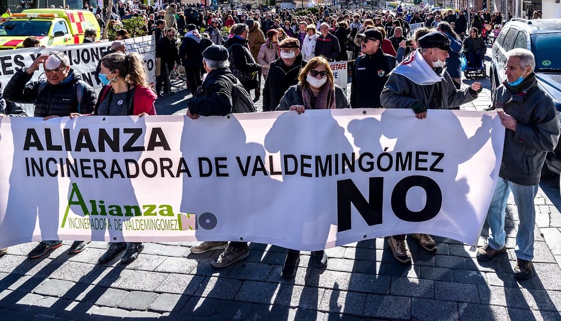 Miles de personas reclaman en Vallecas el cierre de la incineradora de Valdemingómez