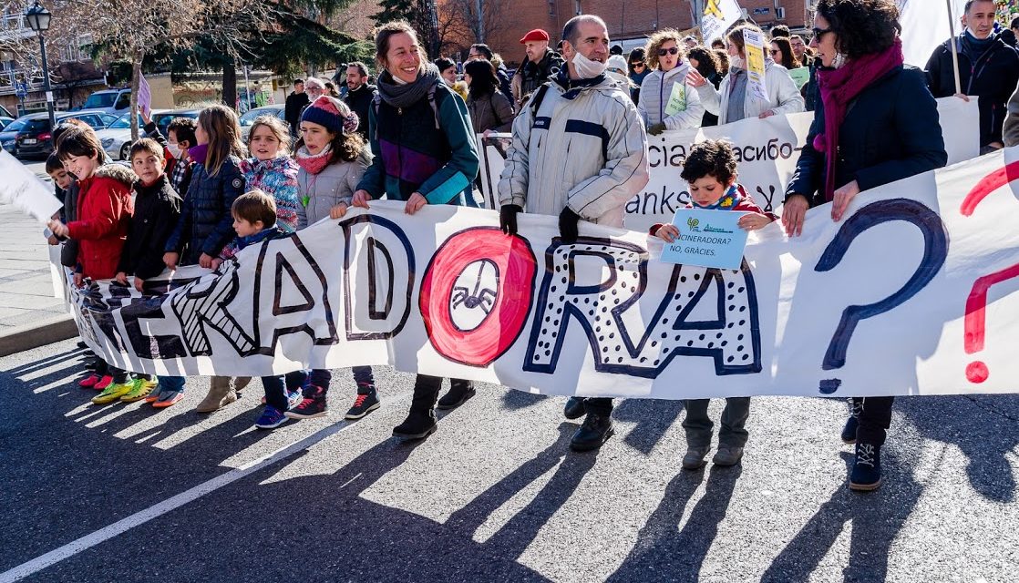 Miles de personas reclaman en Vallecas el cierre de la incineradora de Valdemingómez
