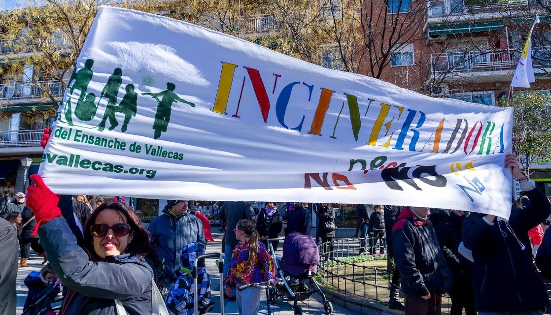Miles de personas reclaman en Vallecas el cierre de la incineradora de Valdemingómez