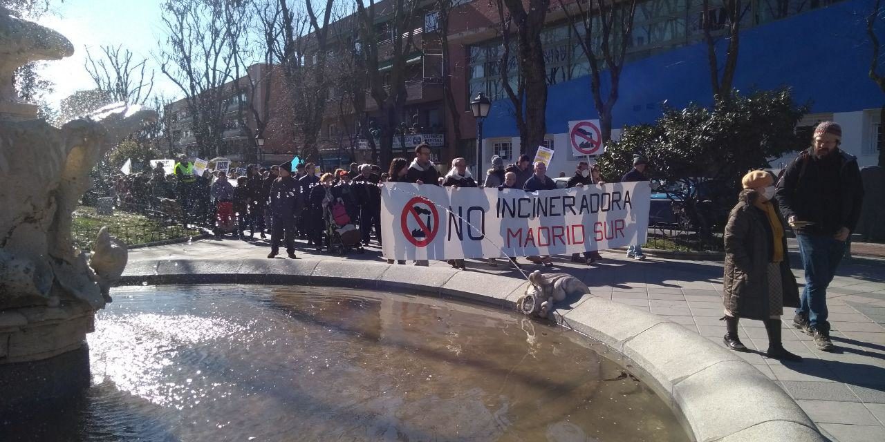 Miles de personas reclaman en Vallecas el cierre de la incineradora de Valdemingómez