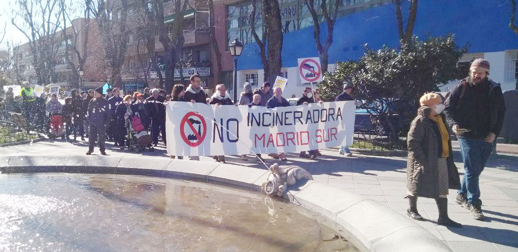 Miles de personas reclaman en Vallecas el cierre de la incineradora de Valdemingómez