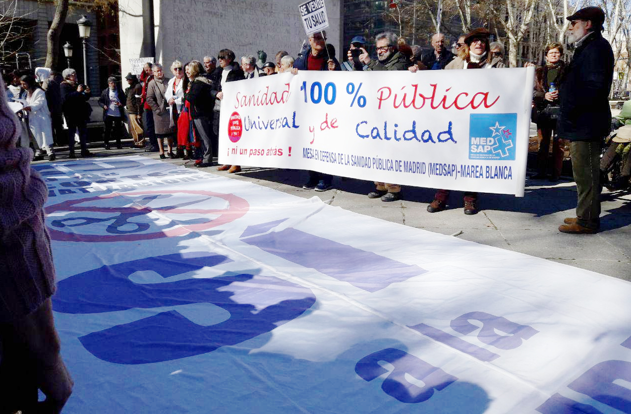 La 65ª Marea Blanca denuncia el continuo trasvase de enfermos de la sanidad pública a la privada