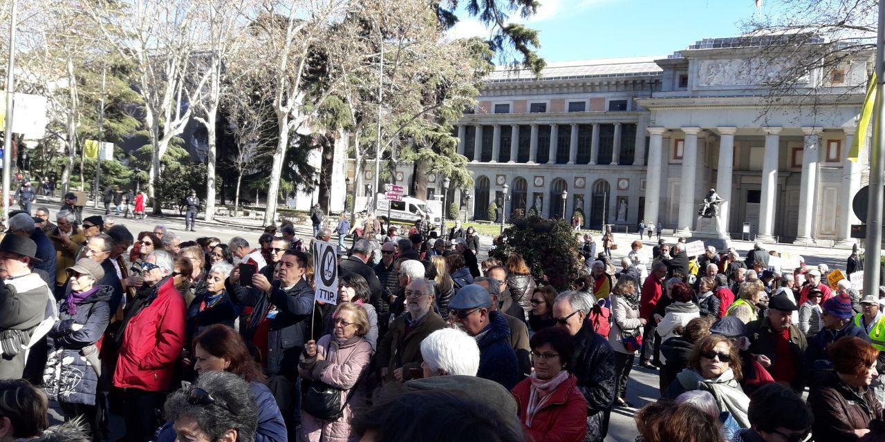 La 65ª Marea Blanca denuncia el continuo trasvase de enfermos de la sanidad pública a la privada