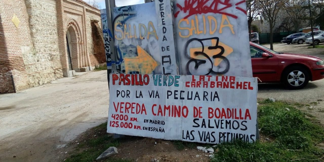 Nuestra Señora de la Antigua, rodeada de escombros y residuos
