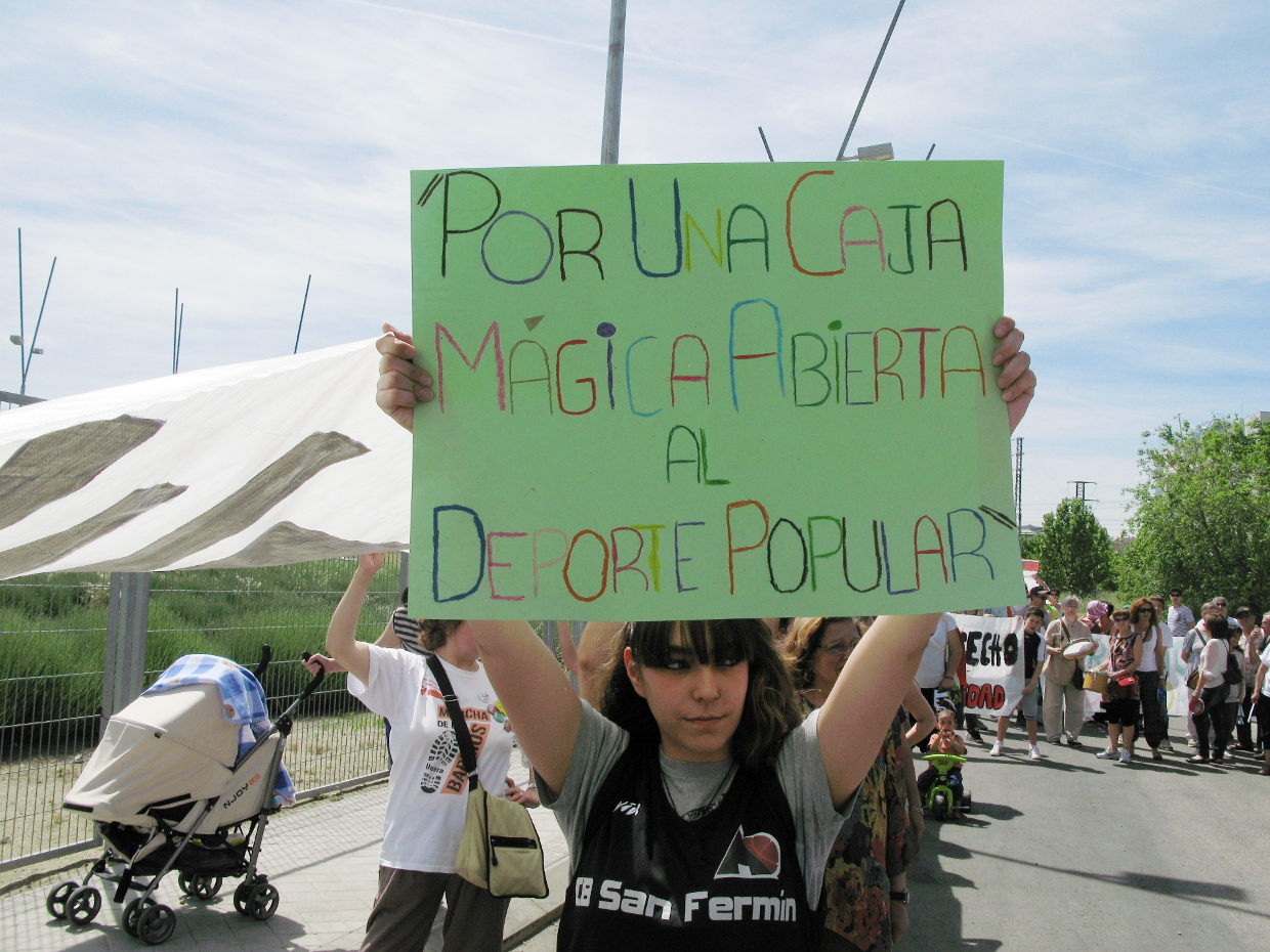 Open de Tenis: la prohibición de una concentración ante la Caja Mágica no frena la protesta del vecindario de San Fermín