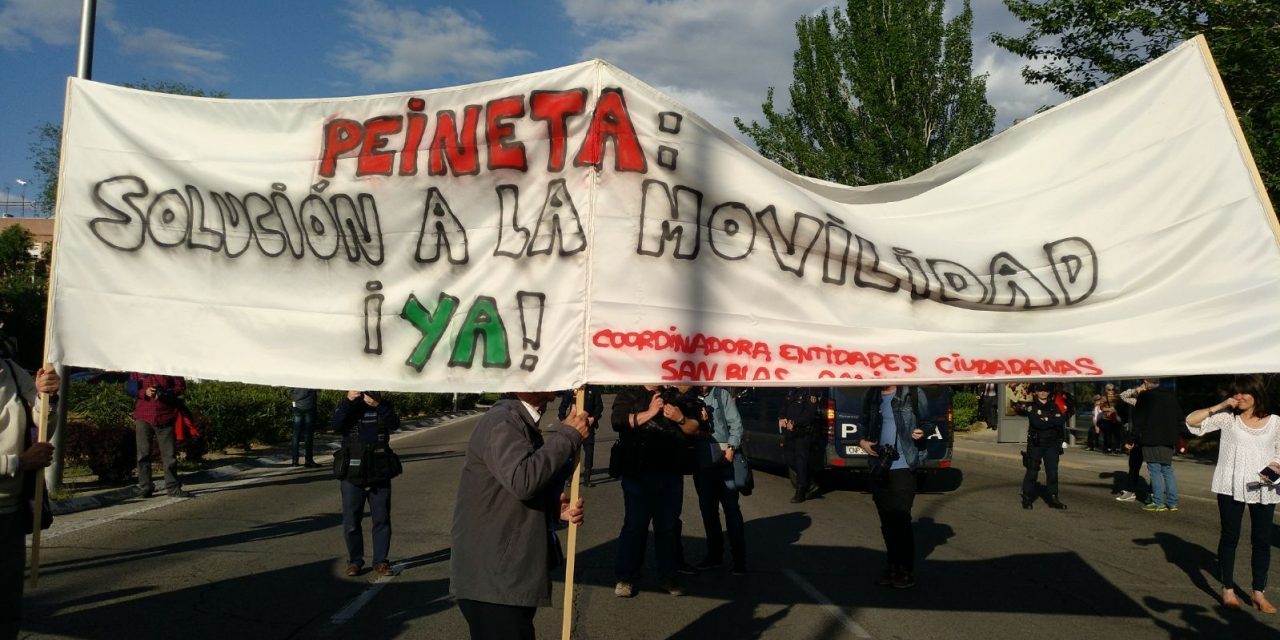 Un millar de personas reclama medidas ante los problemas que generan los partidos del Wanda