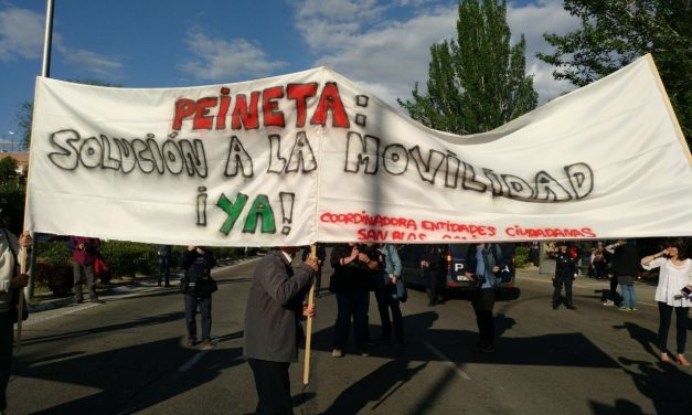 Un millar de personas reclama medidas ante los problemas que generan los partidos del Wanda