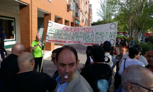 Un millar de personas reclama medidas ante los problemas que generan los partidos del Wanda