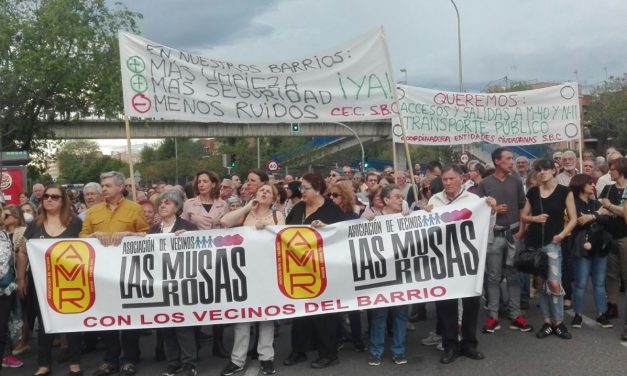 Un millar de personas reclama medidas ante los problemas que generan los partidos del Wanda