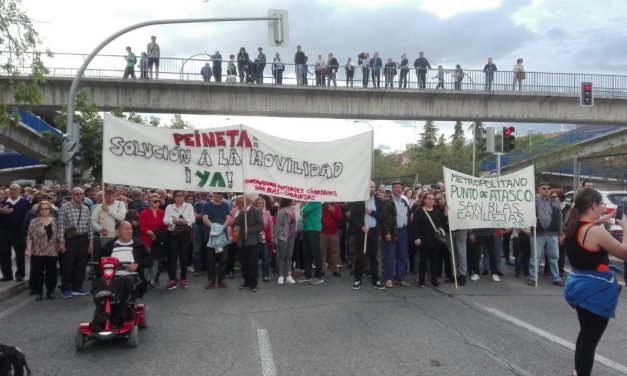 Un millar de personas reclama medidas ante los problemas que generan los partidos del Wanda