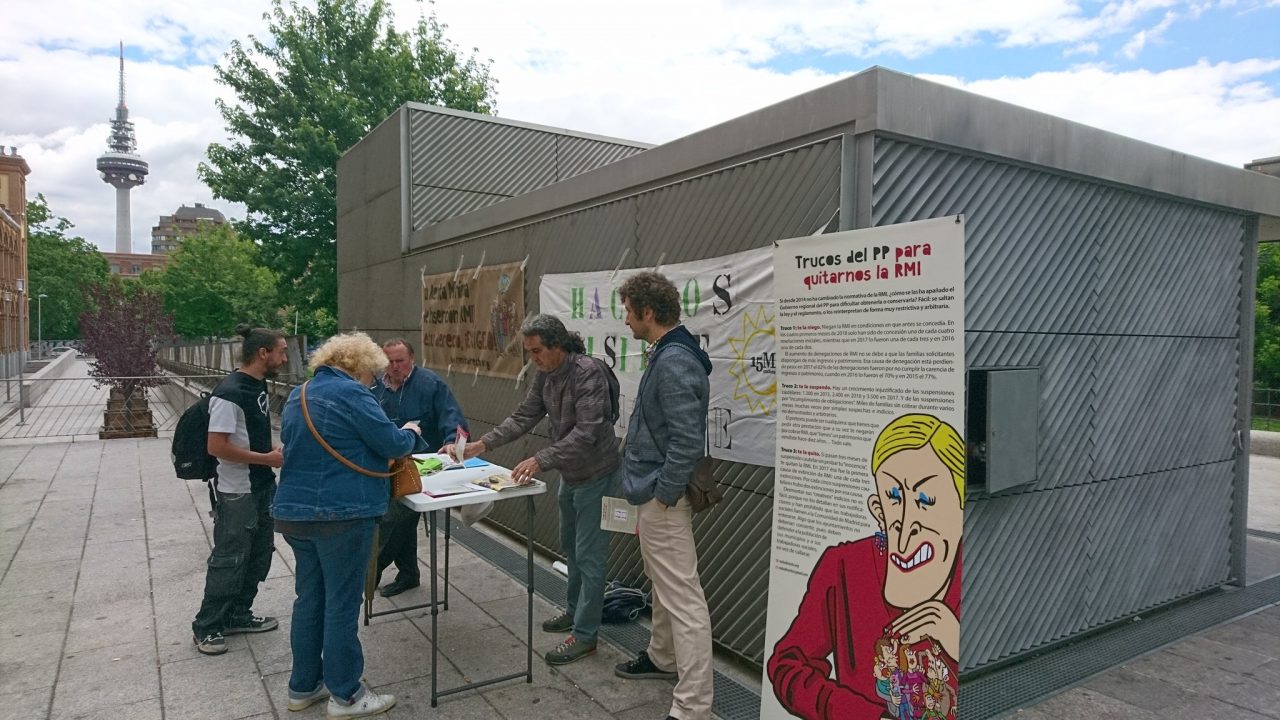 Manifestación en defensa de la RMI: “Garrido nos miente, descaradamente, tanto como Cifuentes”