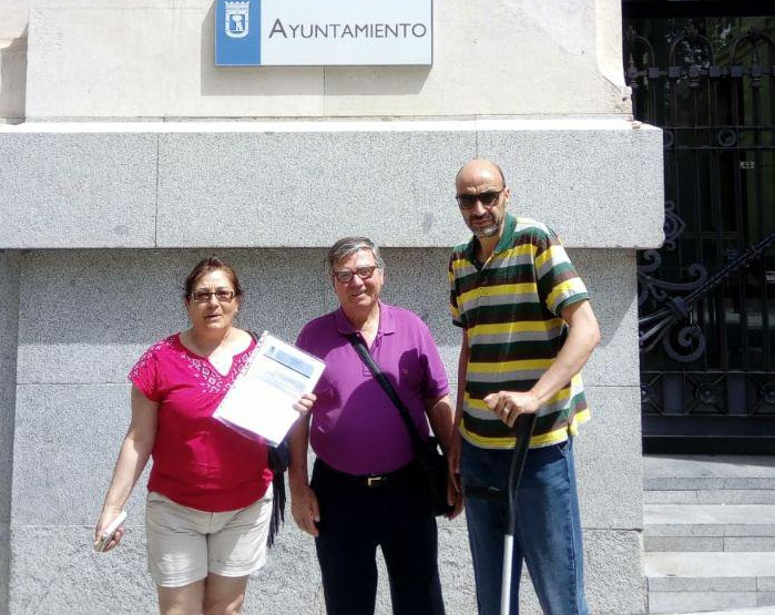 Las familias afectadas por la venta del IVIMA piden a diez ayuntamientos madrileños su implicación para paralizar sus desahucios