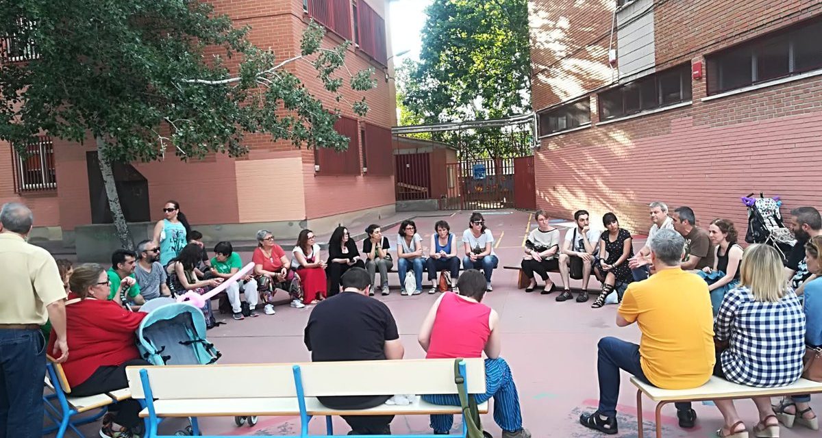 Caño Roto se moviliza para evitar la pérdida de una línea de su único colegio público