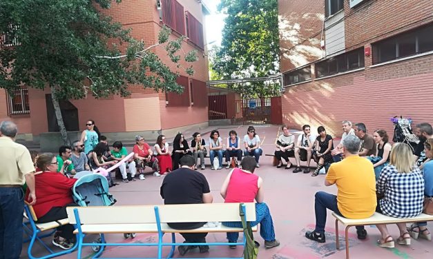 Caño Roto se moviliza para evitar la pérdida de una línea de su único colegio público