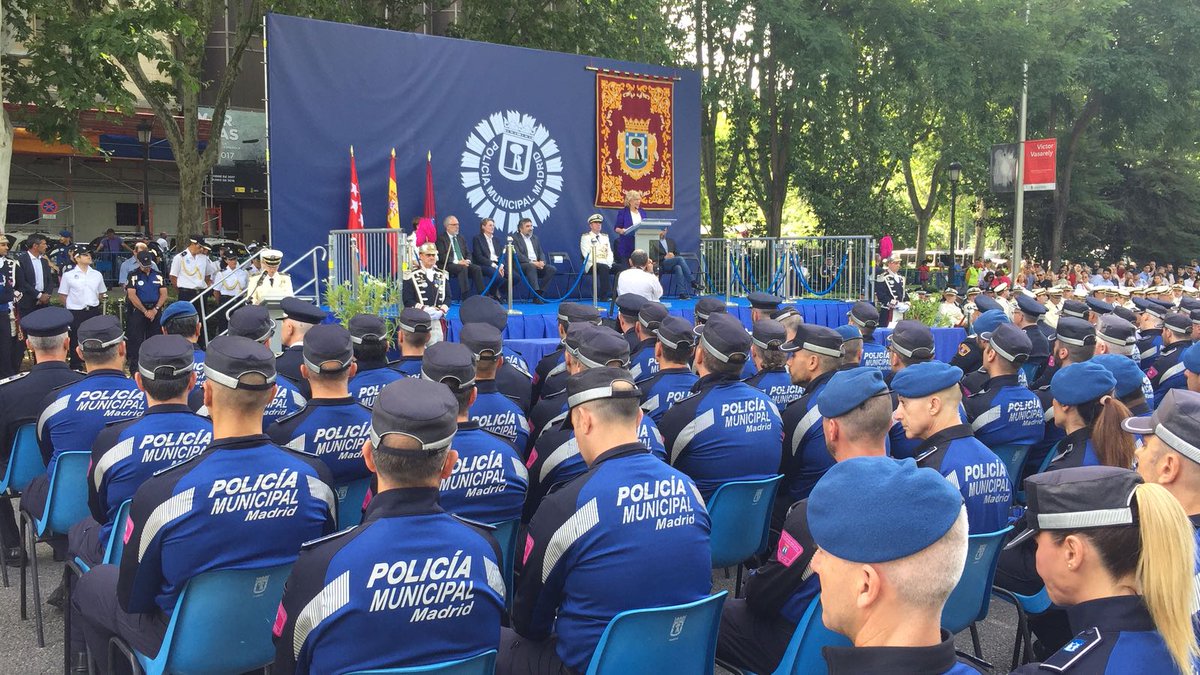 La Policía Municipal de Madrid otorga al presidente de la FRAVM la Cruz al Mérito Profesional