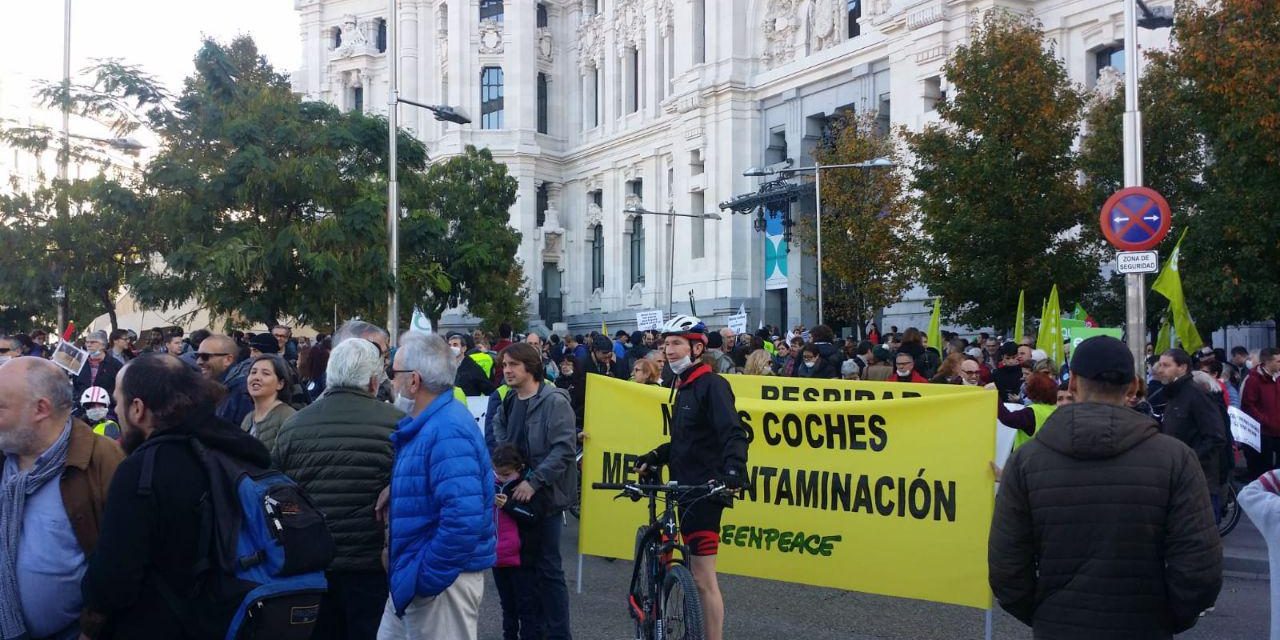 Varios cientos de personas se manifiestan en defensa de Madrid Central