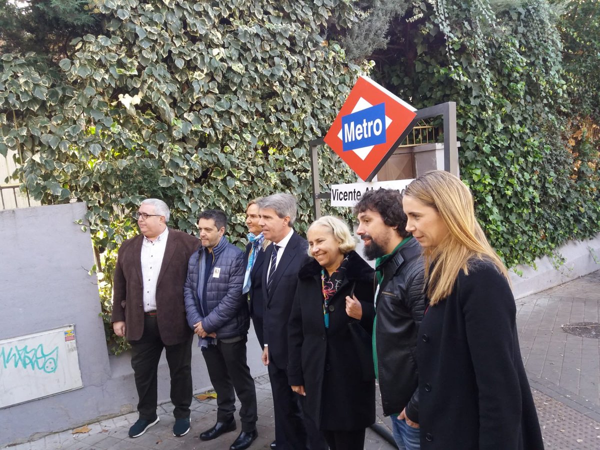 La AV El Organillo consigue que la parada de Metro Metropolitano pase a denominarse de Vicente Aleixandre