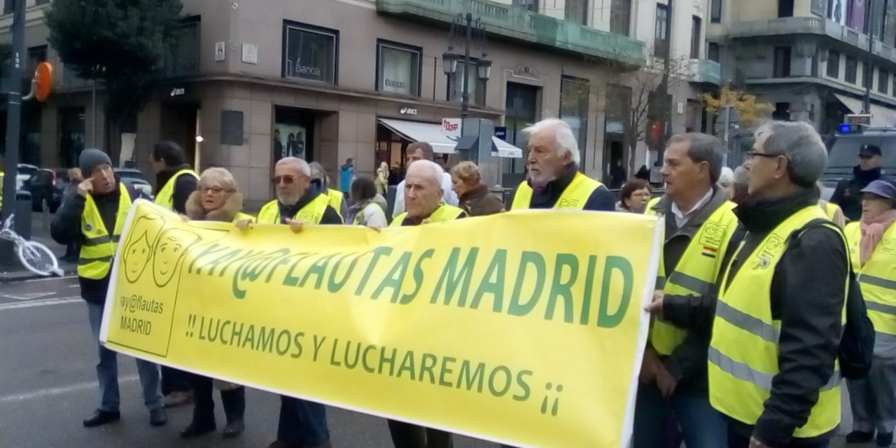 “Por los derechos humanos, los inmigrantes delante”: la Marea Blanca lleva su protesta al Ministerio de Sanidad