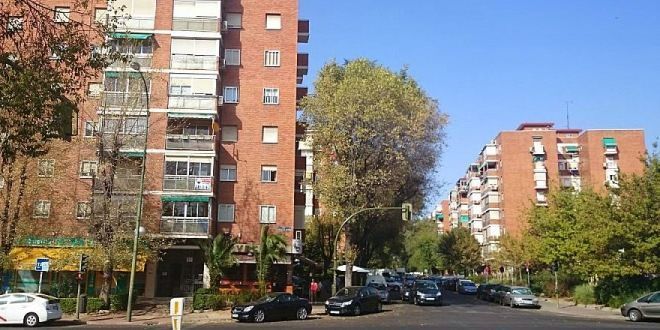 Asociaciones vecinales y deportivas de Moratalaz muestran su apoyo al Eje Cívico de Vinateros ante el intento del PP de paralizarlo