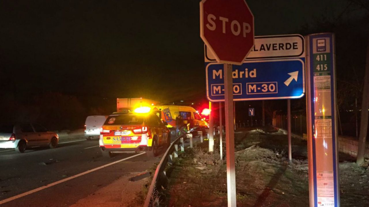 Nuevo accidente de gravedad en el punto negro de siempre de la Avenida de los Rosales