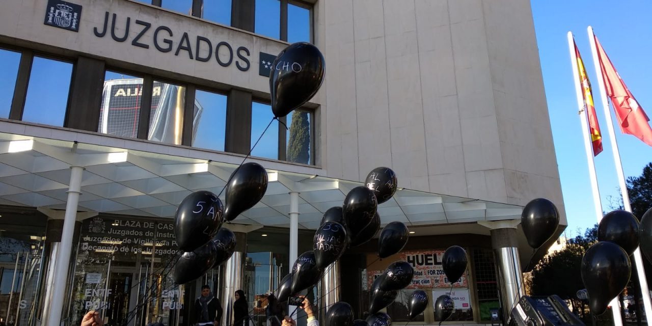 Globos negros para evitar el archivo de la causa penal por la venta de viviendas del IVIMA