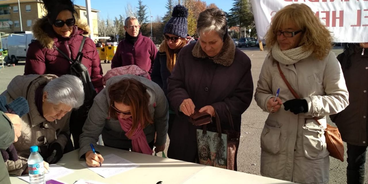 Las asociaciones del Henares recogen firmas contra el recorte horario en atención primaria