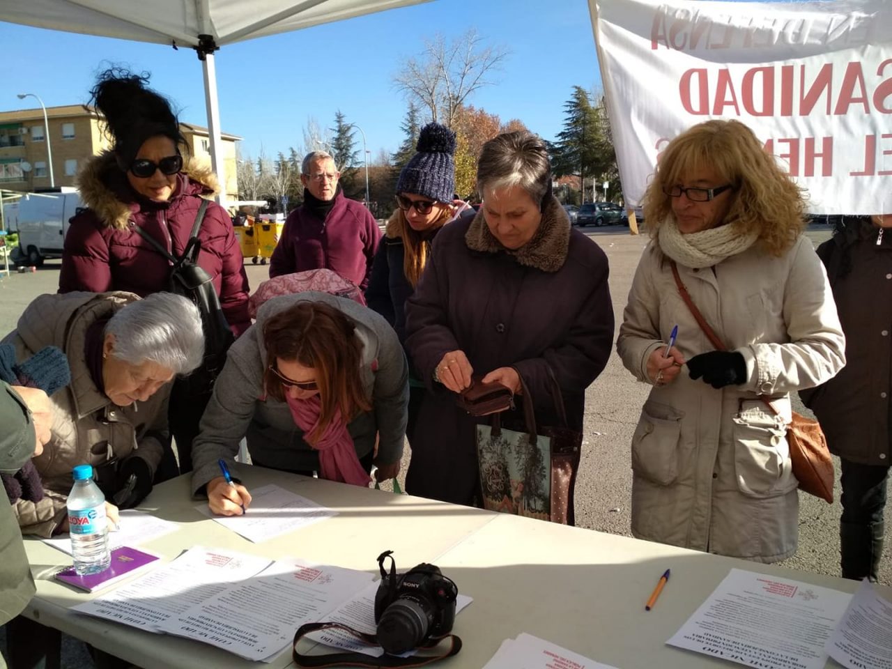 Las asociaciones del Henares recogen firmas contra el recorte horario en atención primaria