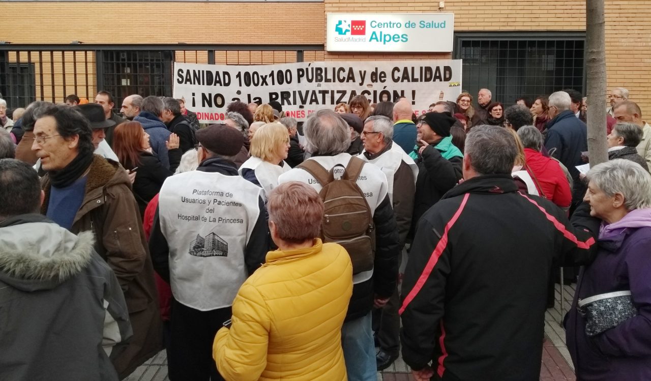 El movimiento vecinal impulsa esta semana cuatro concentraciones y cuatro actos informativos contra el recorte horario en Atención Primaria