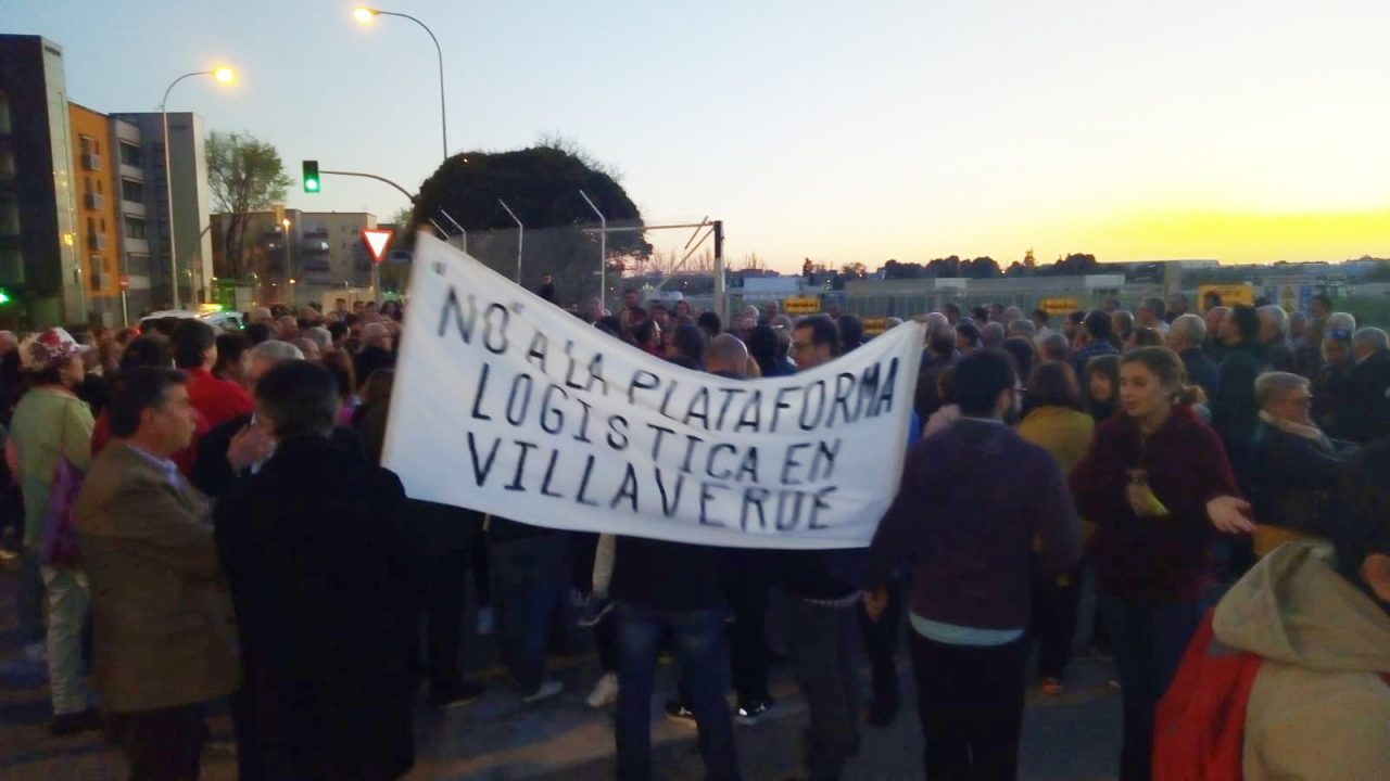 Unas 300 personas reclaman medidas para que la nueva planta logística de Villaverde no colapse la zona