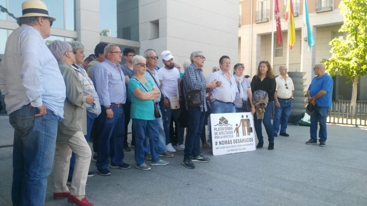 La AV Zarzaquemada y la PAH Leganés piden una solución habitacional a la familia que ayer evitó temporalmente su desalojo