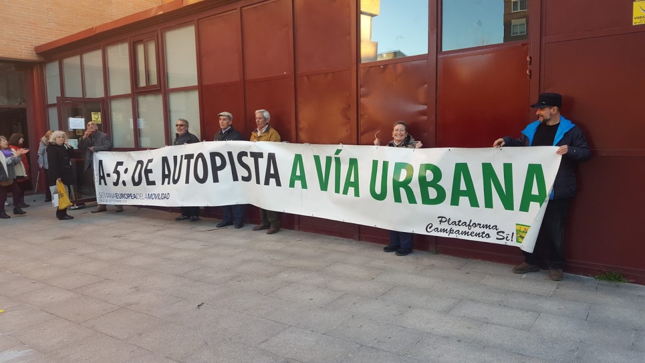 Campamento Sí rechaza la clausura de los semáforos de la A-5 y vuelve a reclamar su conversión en una avenida urbana