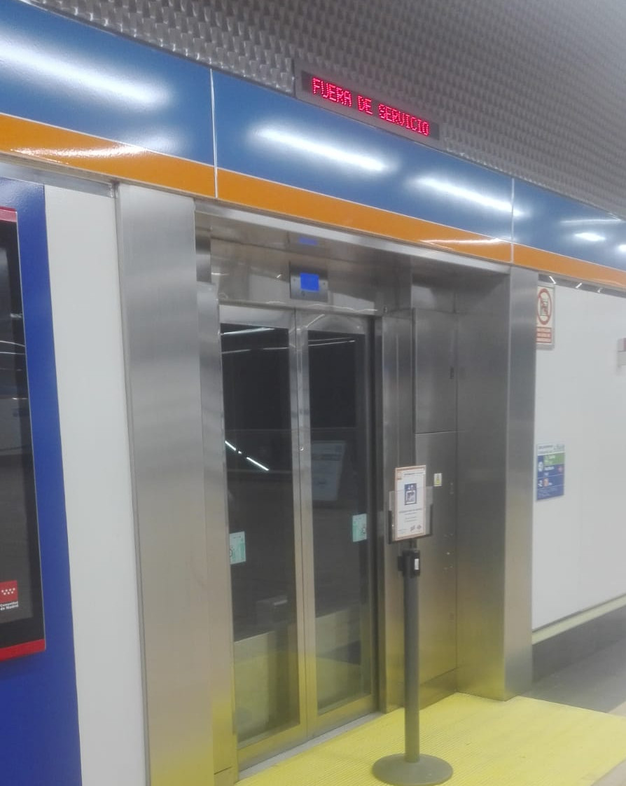 Ascensor estación Metro Hospital del Henares