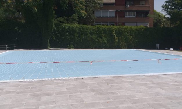 Cientos de peques de Carabanchel, sin poder darse un chapuzón por el cierre de la piscina infantil de La Mina