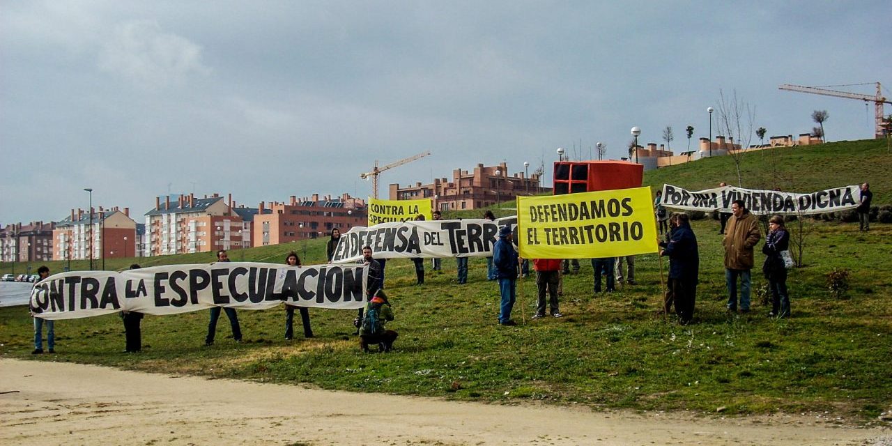 La exposición sobre los 40 años de historia de la FRAVM viaja a Galapagar