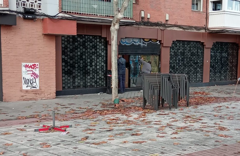 Movilización vecinal para impedir la apertura de un local de apuestas a 25 metros del colegio público Parque Aluche