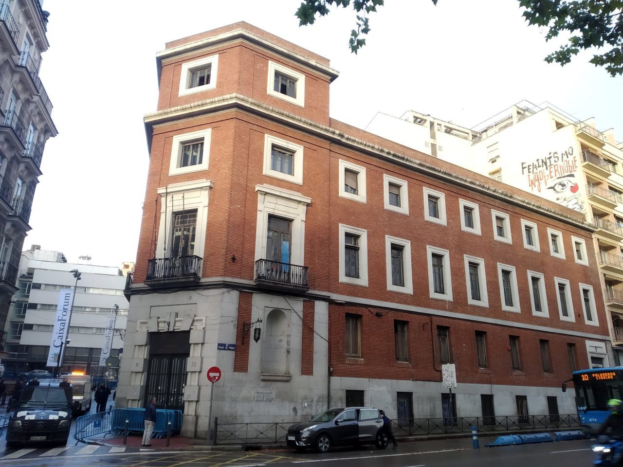 La AV de Letras critica que el Ayuntamiento haya ignorado las necesidades del barrio en su decisión sobre el uso del edificio del Paseo del Prado 30