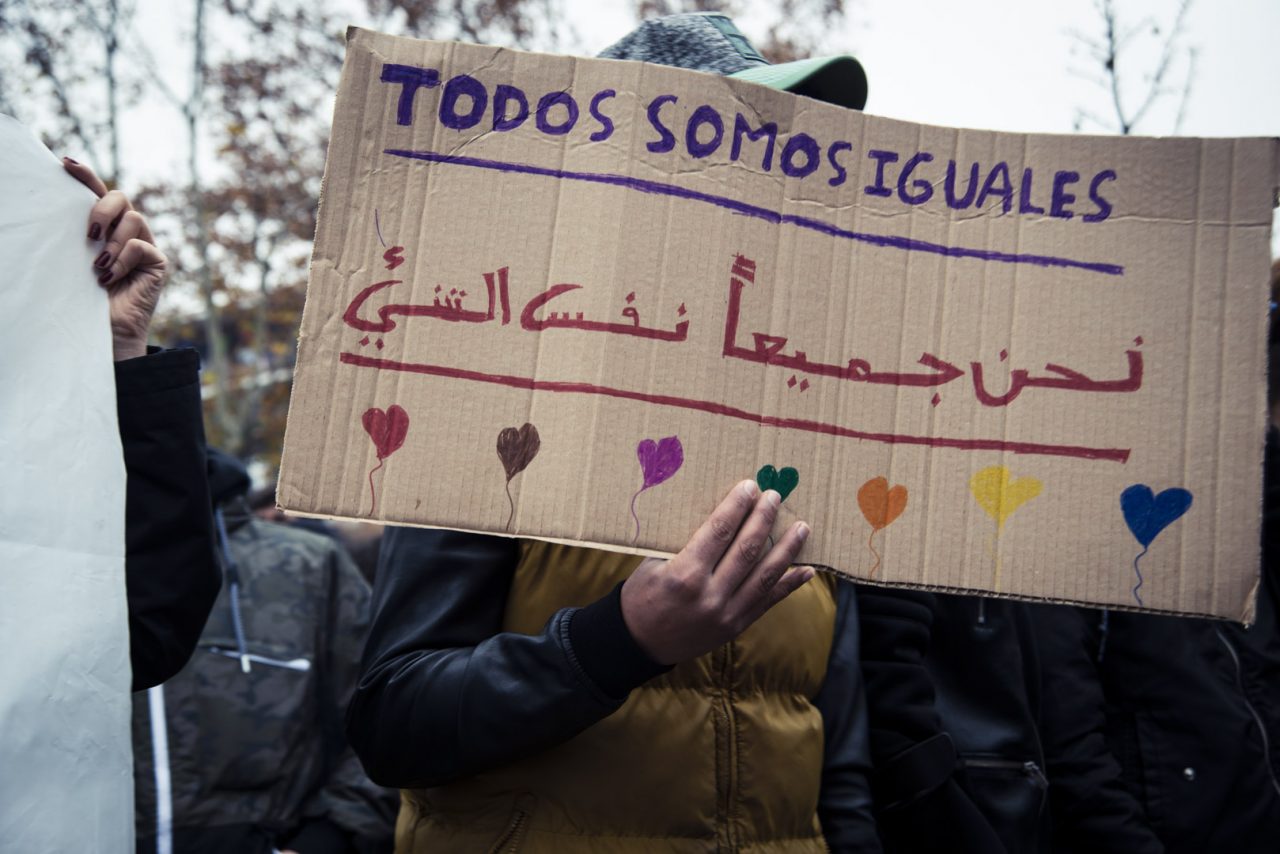 Asociaciones vecinales protestan ante una pregunta de Vox que relaciona inseguridad con menores inmigrantes dirigida al pleno de Ciudad Lineal