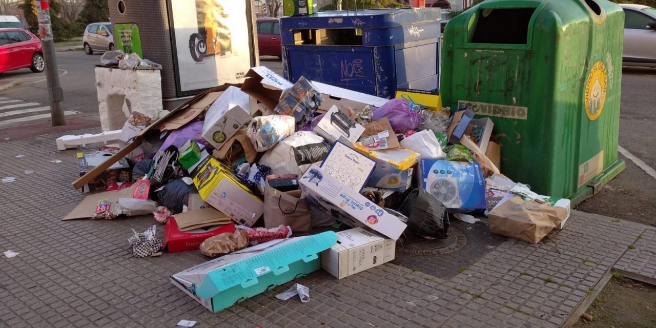 Las asociaciones vecinales de Leganés solicitan una reunión con el alcalde para abordar el deterioro de la limpieza viaria y la recogida de basura