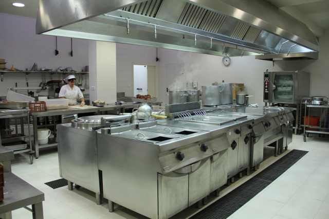 Asociaciones de Carabanchel Alto piden a su concejal el uso de las cocinas disponibles para atender las necesidades alimenticias